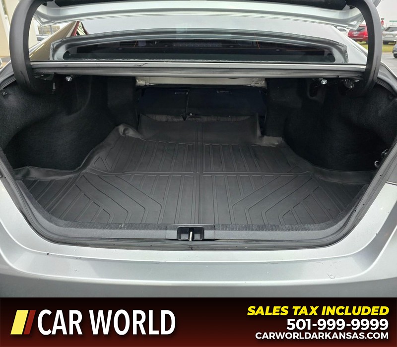 Toyota Camry Vehicle Full-screen Gallery Image 14