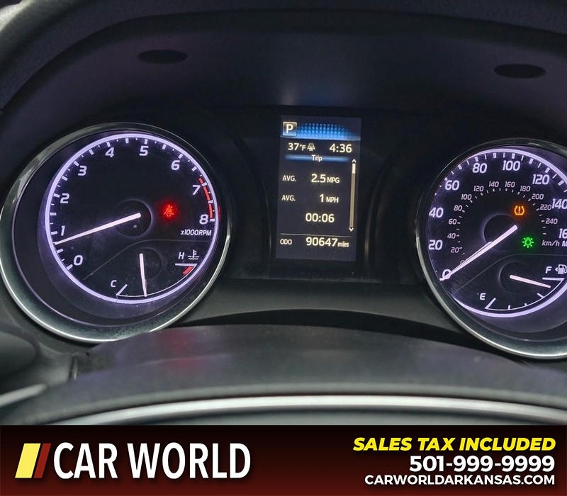 Toyota Camry Vehicle Full-screen Gallery Image 17