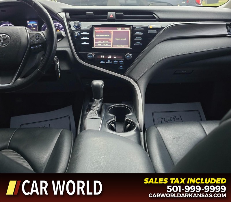 Toyota Camry Vehicle Full-screen Gallery Image 18