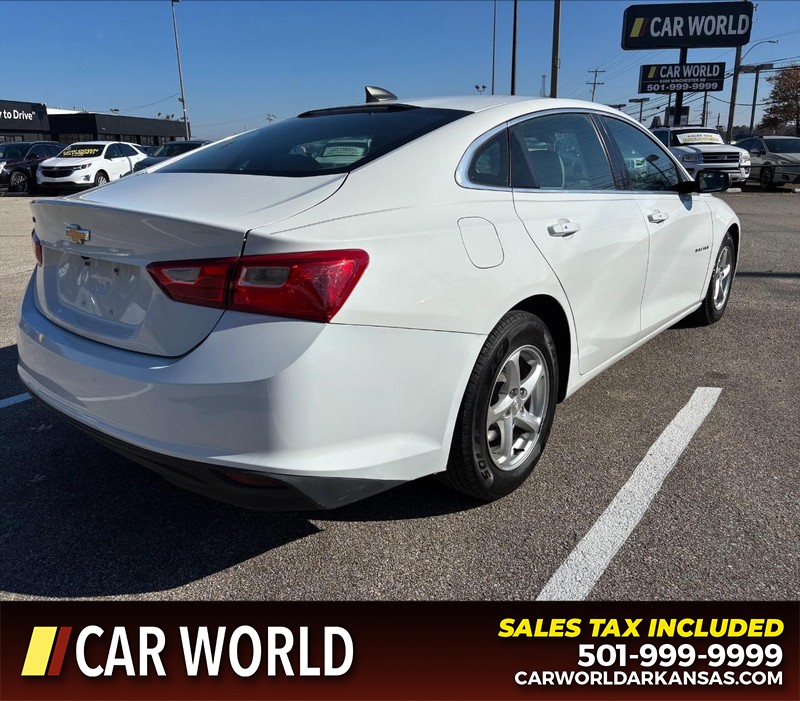 Chevrolet Malibu Vehicle Full-screen Gallery Image 3