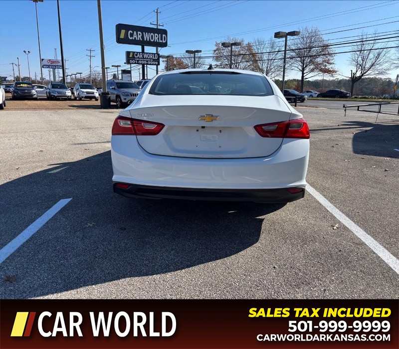 Chevrolet Malibu Vehicle Full-screen Gallery Image 4