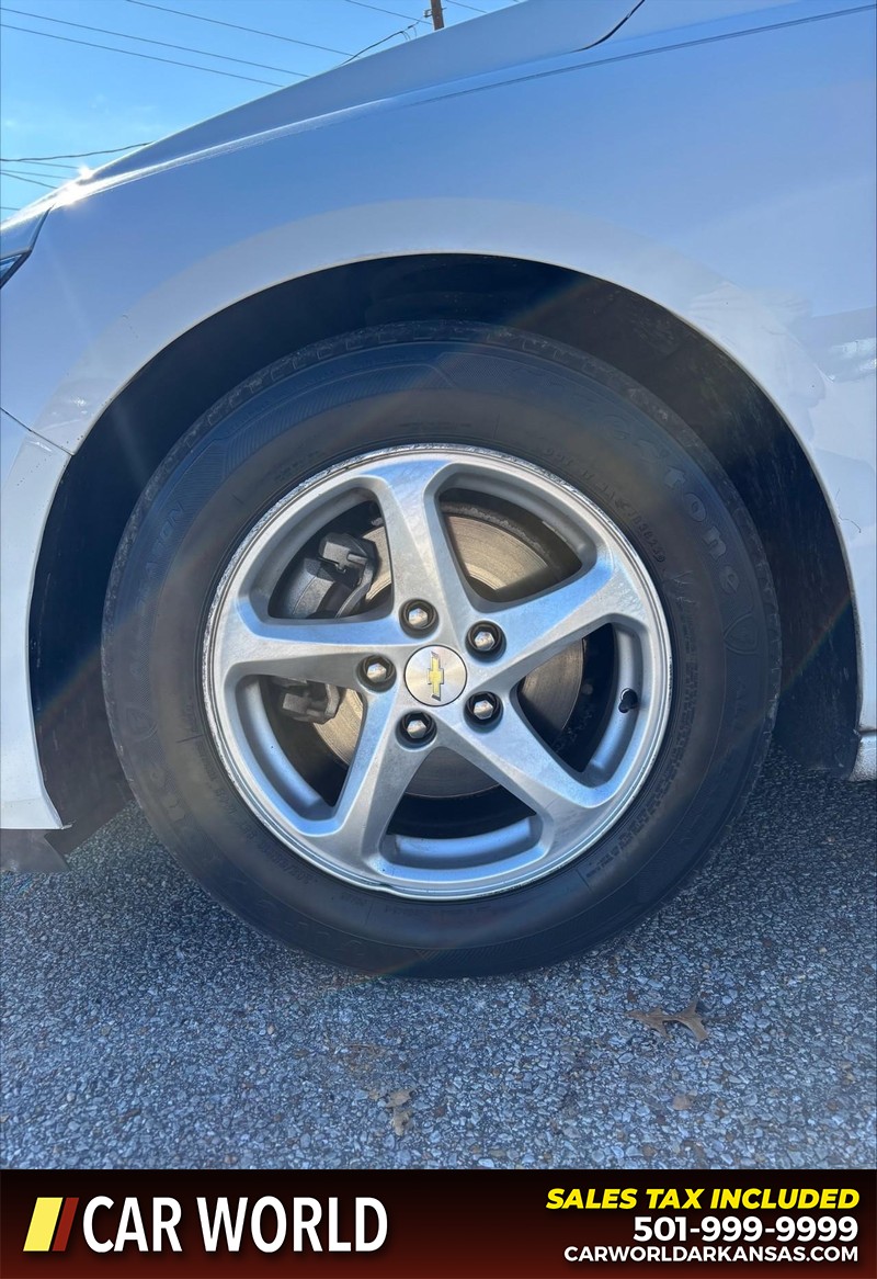 Chevrolet Malibu Vehicle Full-screen Gallery Image 11