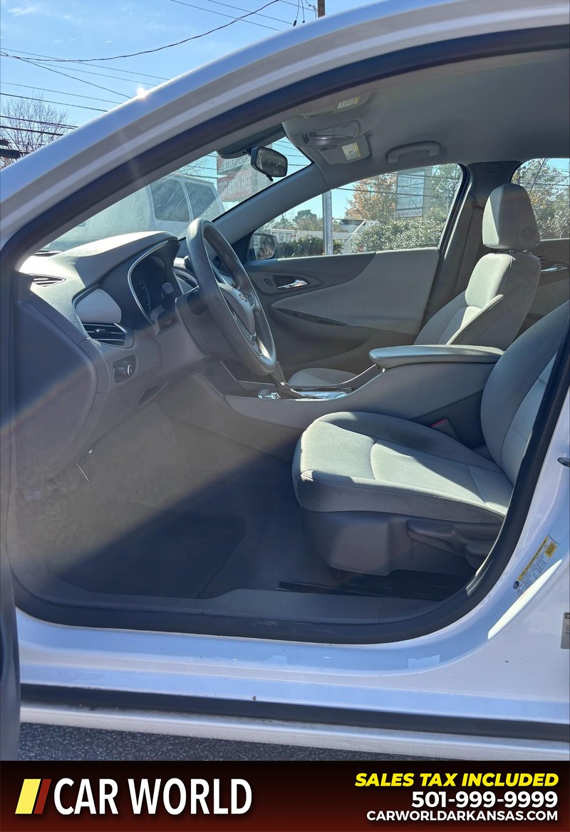 Chevrolet Malibu Vehicle Full-screen Gallery Image 13