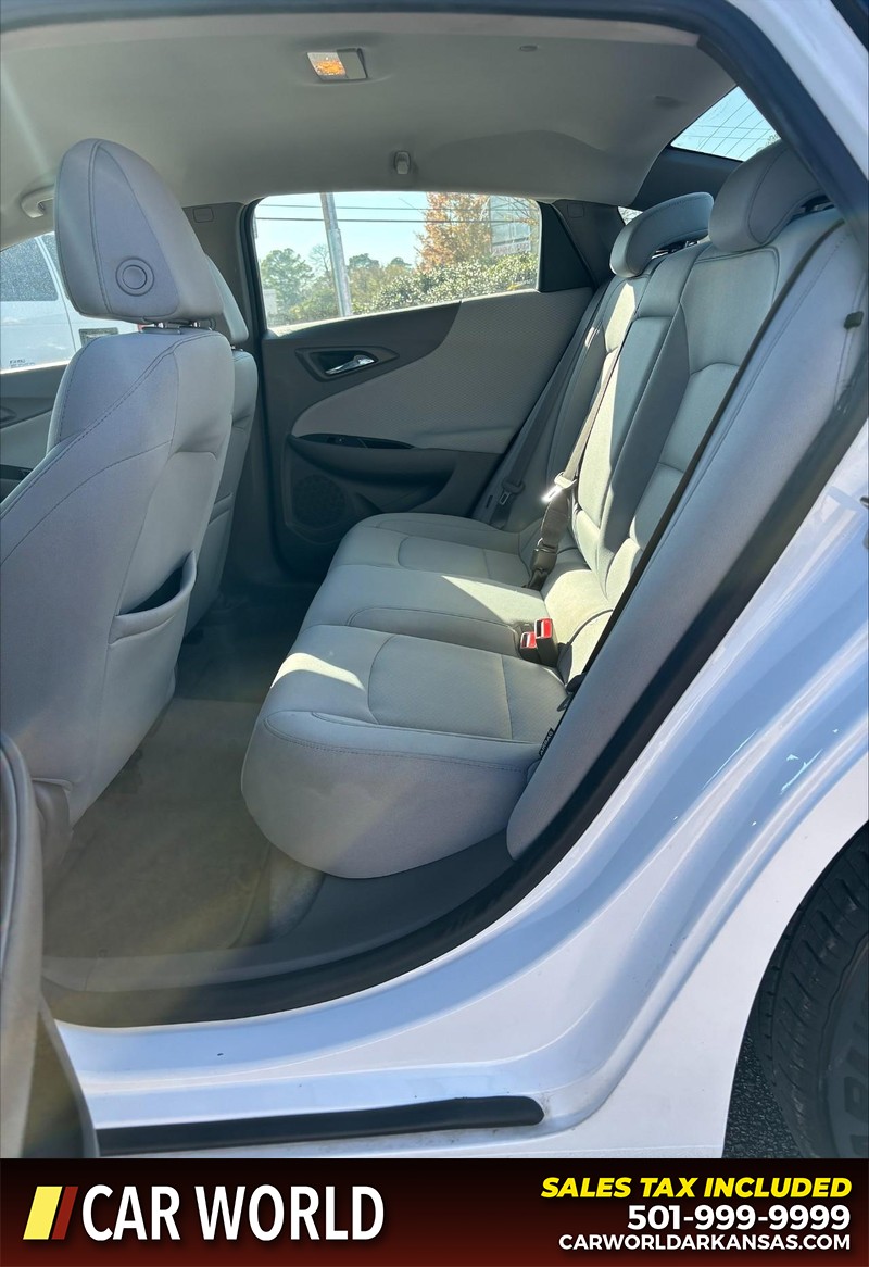 Chevrolet Malibu Vehicle Full-screen Gallery Image 15