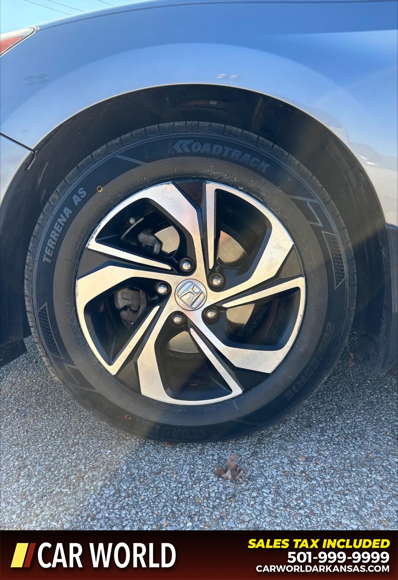 Honda Accord Sedan Vehicle Full-screen Gallery Image 11