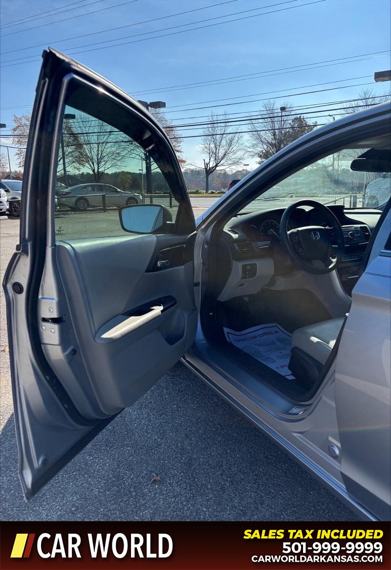 Honda Accord Sedan Vehicle Full-screen Gallery Image 12