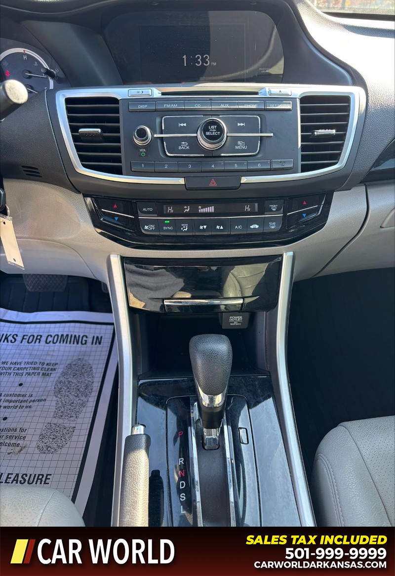 Honda Accord Sedan Vehicle Full-screen Gallery Image 17