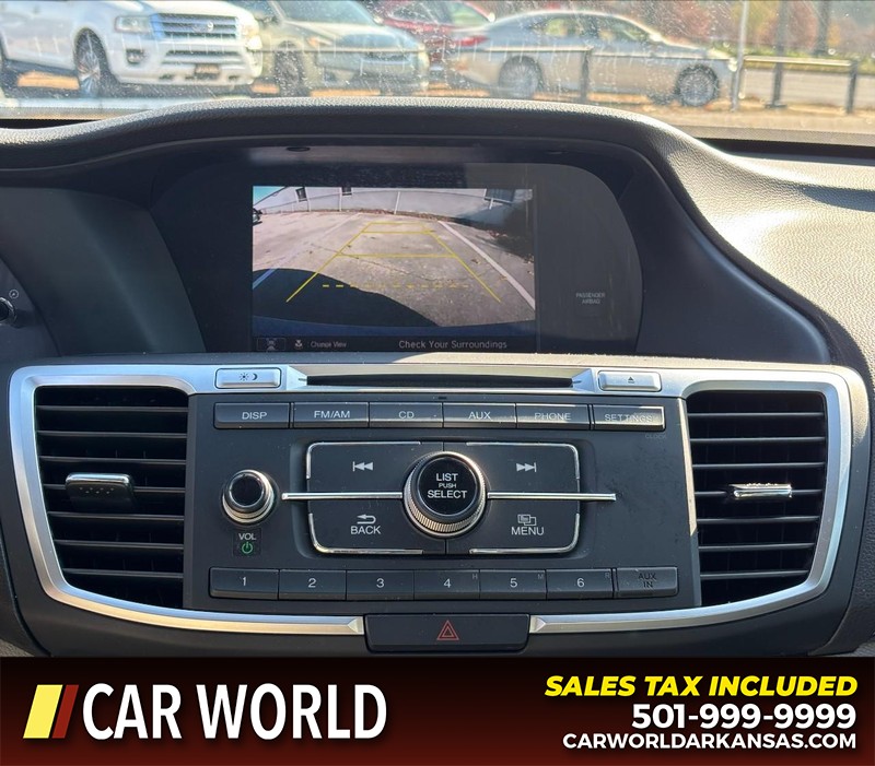 Honda Accord Sedan Vehicle Full-screen Gallery Image 18