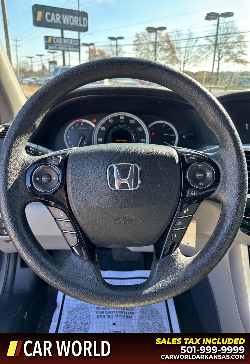 Honda Accord Sedan Vehicle Full-screen Gallery Image 19