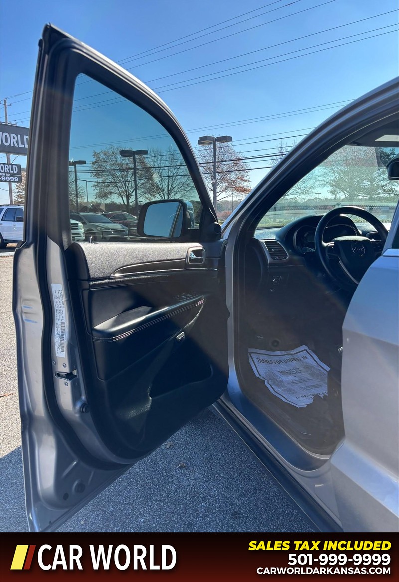 Jeep Grand Cherokee Vehicle Full-screen Gallery Image 13