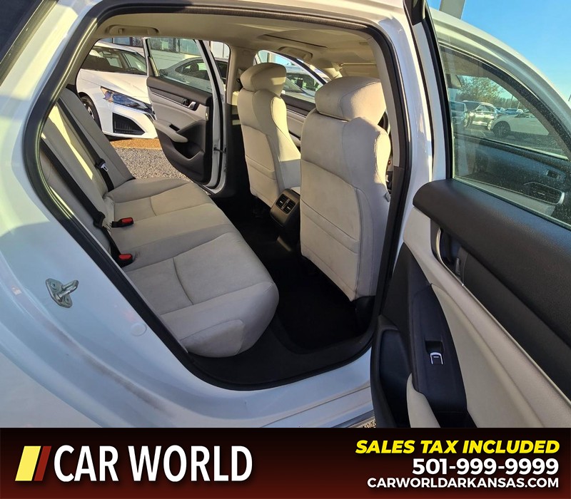 Honda Accord Sedan Vehicle Full-screen Gallery Image 13
