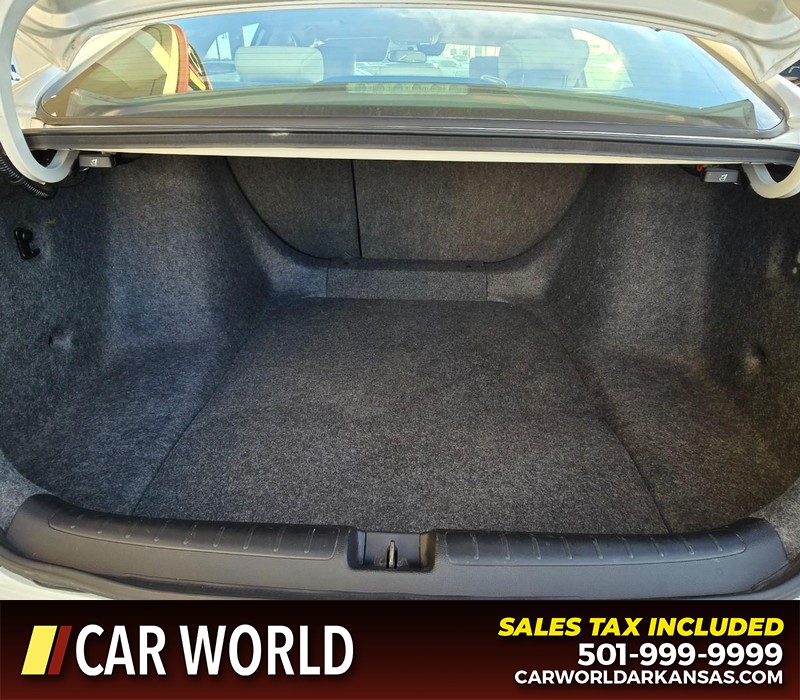 Honda Accord Sedan Vehicle Full-screen Gallery Image 14