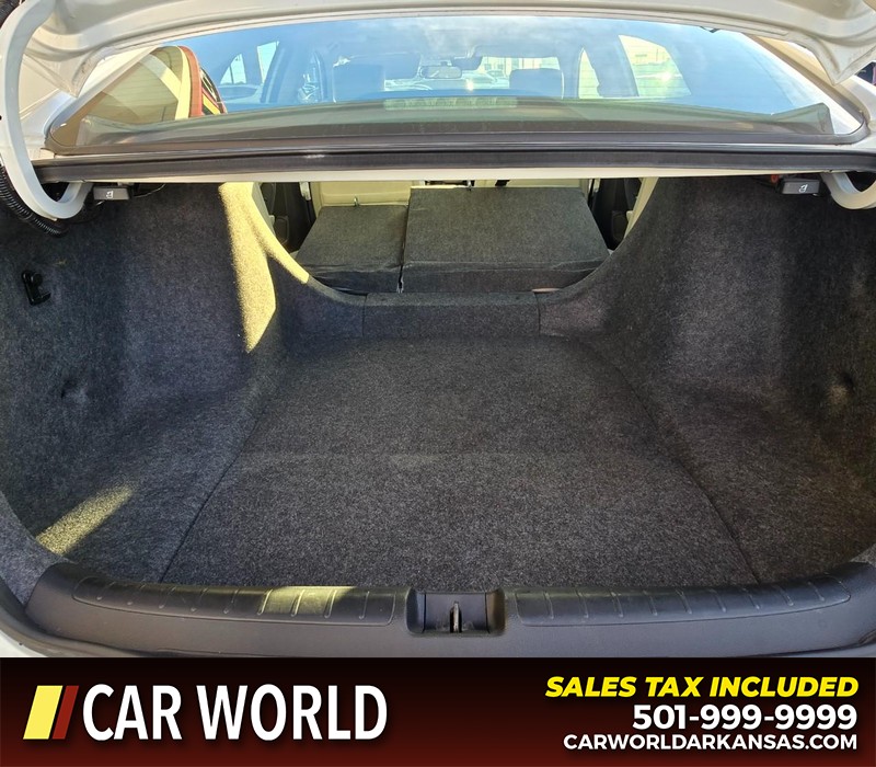 Honda Accord Sedan Vehicle Full-screen Gallery Image 15