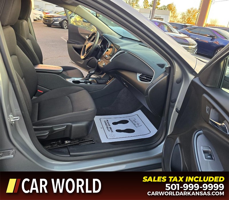 Chevrolet Malibu Vehicle Full-screen Gallery Image 11