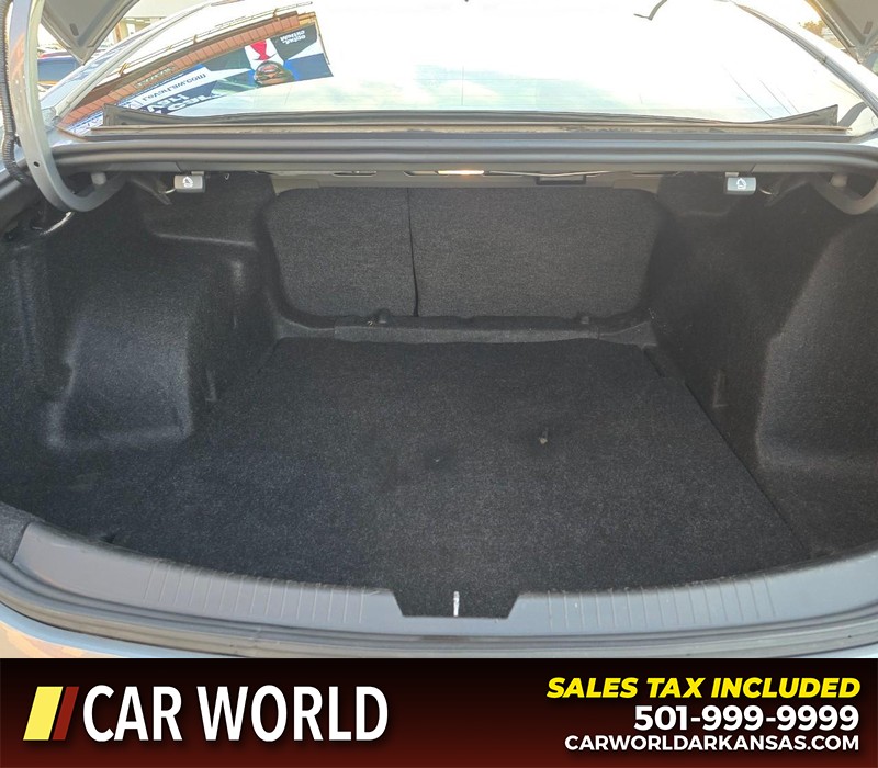 Chevrolet Malibu Vehicle Full-screen Gallery Image 13