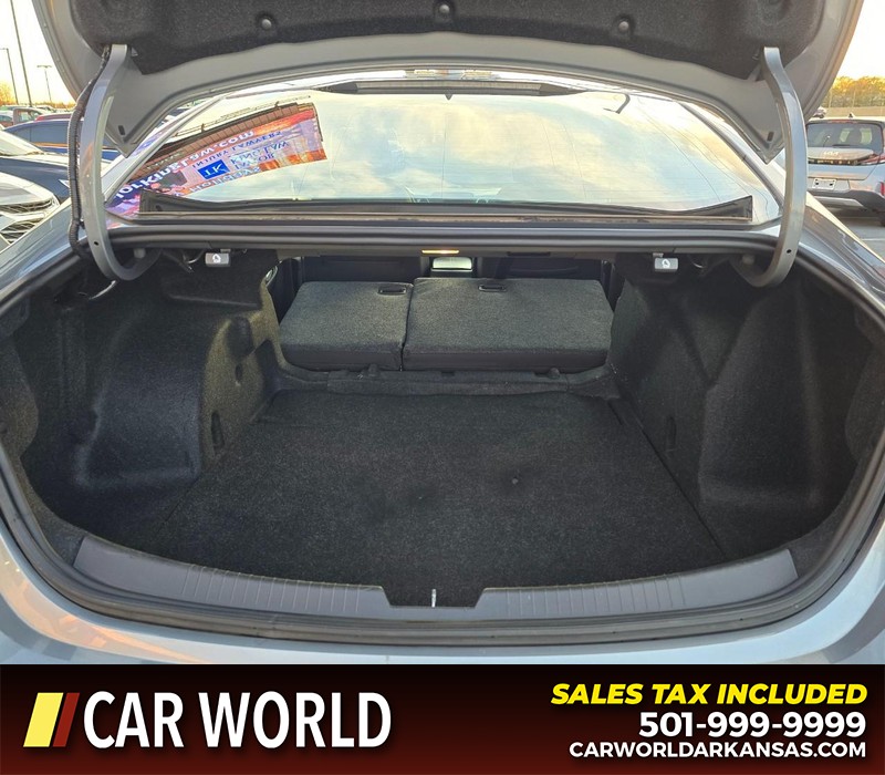 Chevrolet Malibu Vehicle Full-screen Gallery Image 14