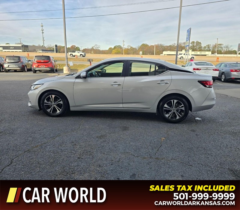 Nissan Sentra Vehicle Full-screen Gallery Image 4