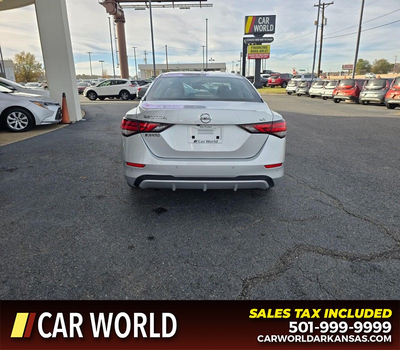 Nissan Sentra Vehicle Full-screen Gallery Image 5