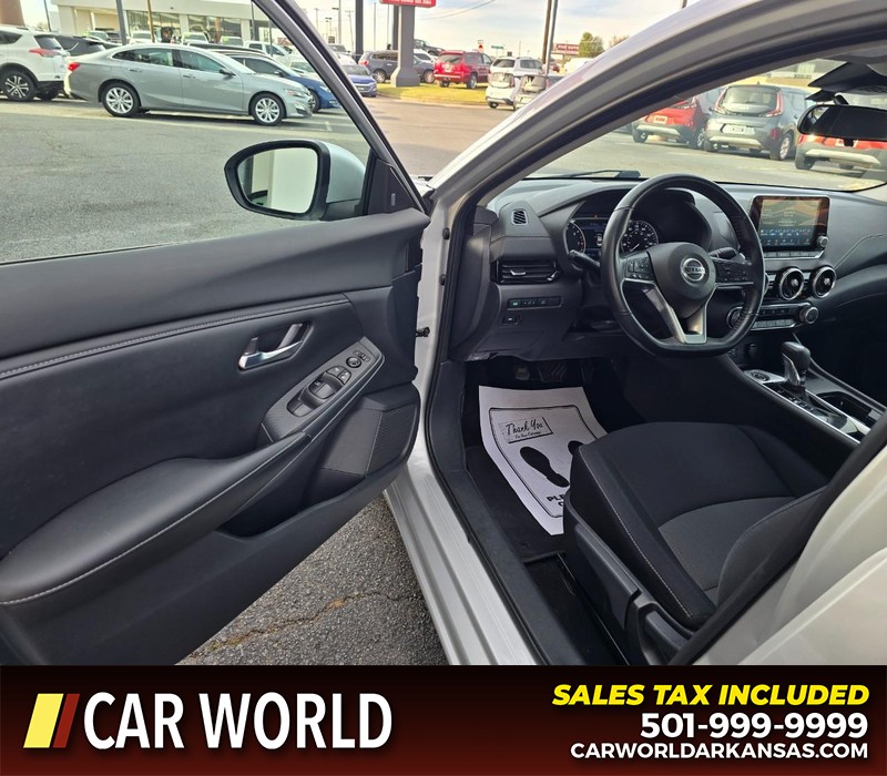 Nissan Sentra Vehicle Full-screen Gallery Image 7