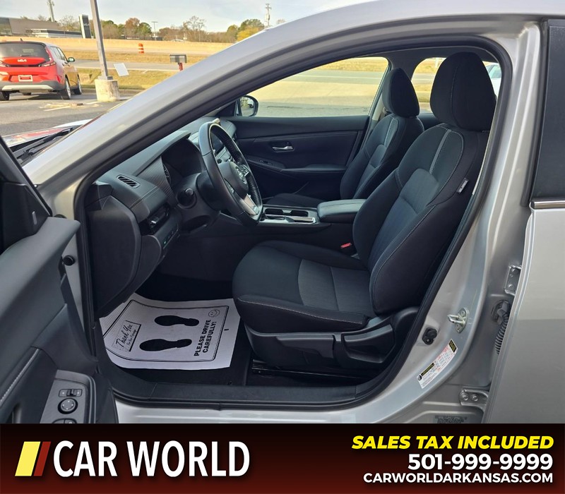 Nissan Sentra Vehicle Full-screen Gallery Image 8