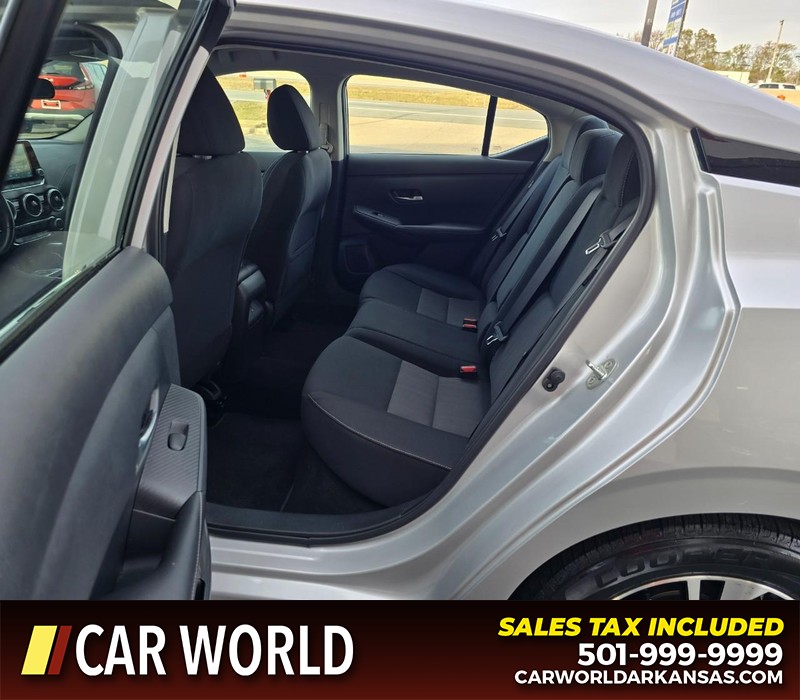 Nissan Sentra Vehicle Full-screen Gallery Image 10