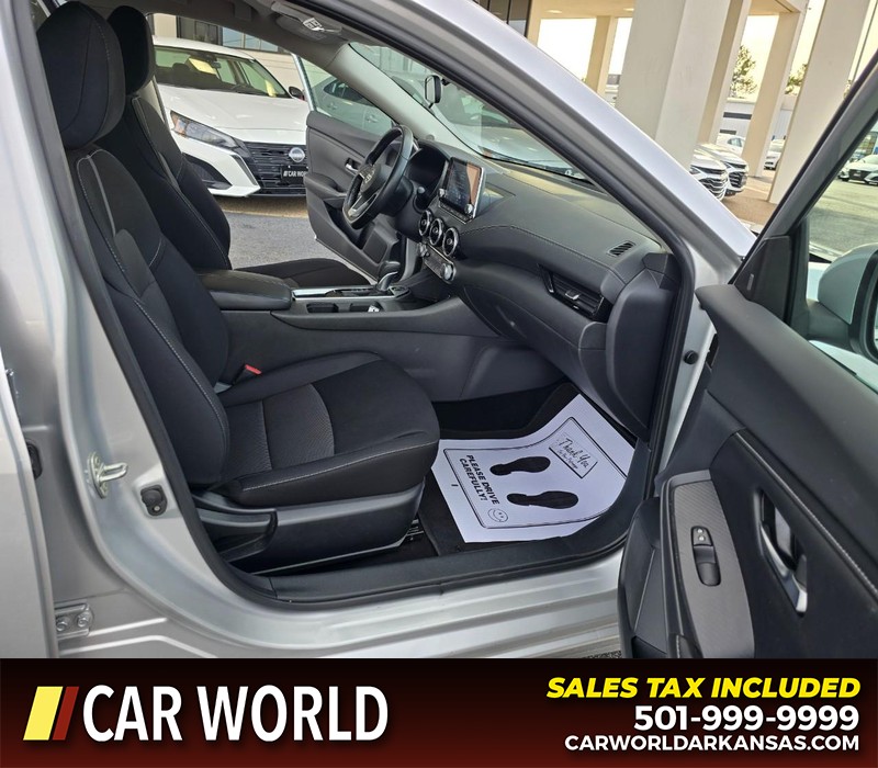 Nissan Sentra Vehicle Full-screen Gallery Image 11