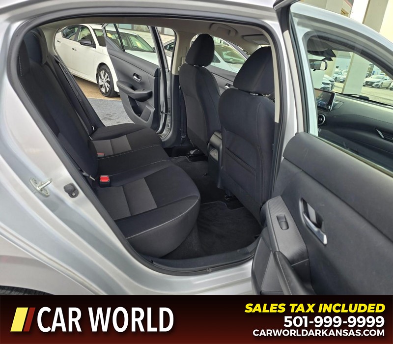 Nissan Sentra Vehicle Full-screen Gallery Image 12