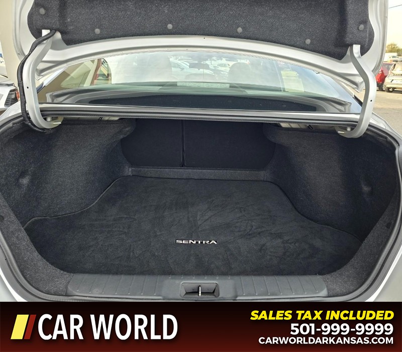 Nissan Sentra Vehicle Full-screen Gallery Image 13