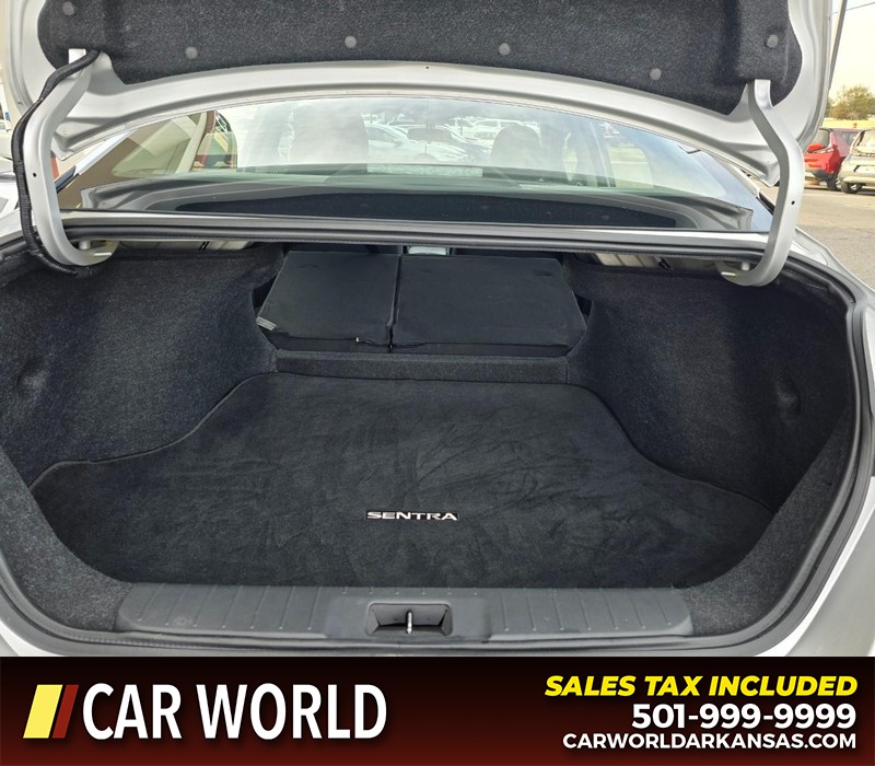 Nissan Sentra Vehicle Full-screen Gallery Image 14