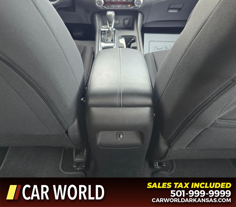 Nissan Sentra Vehicle Full-screen Gallery Image 19