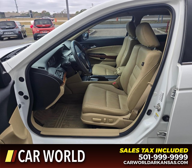 Honda Accord Sedan Vehicle Full-screen Gallery Image 8