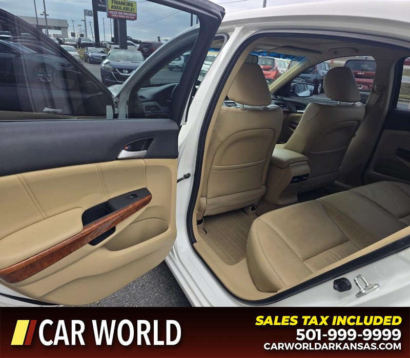 Honda Accord Sedan Vehicle Full-screen Gallery Image 9