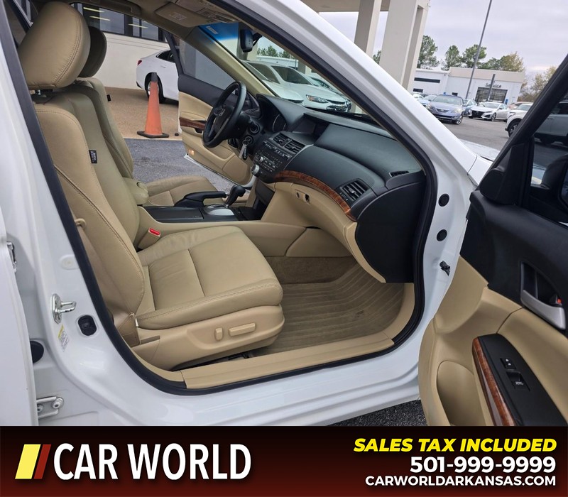 Honda Accord Sedan Vehicle Full-screen Gallery Image 11