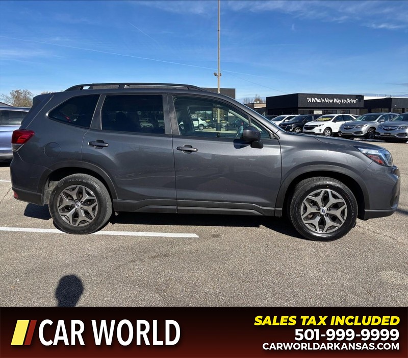 Subaru Forester Vehicle Full-screen Gallery Image 2