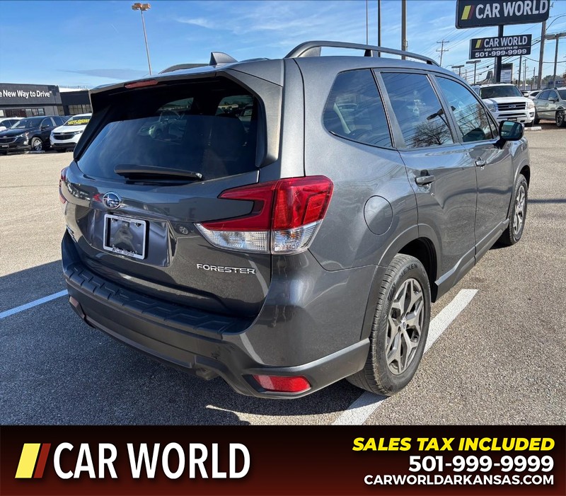 Subaru Forester Vehicle Full-screen Gallery Image 3