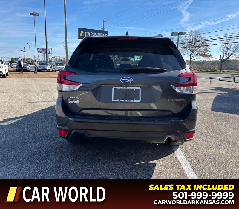 Subaru Forester Vehicle Full-screen Gallery Image 4