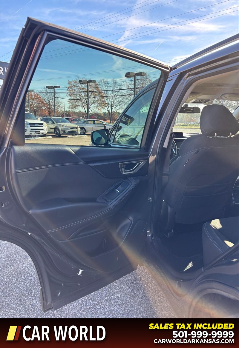 Subaru Forester Vehicle Full-screen Gallery Image 14