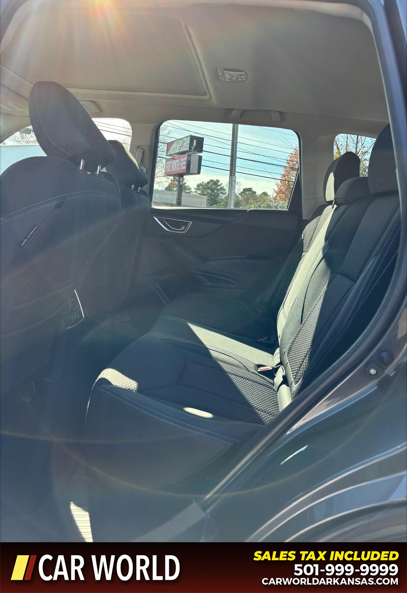 Subaru Forester Vehicle Full-screen Gallery Image 15