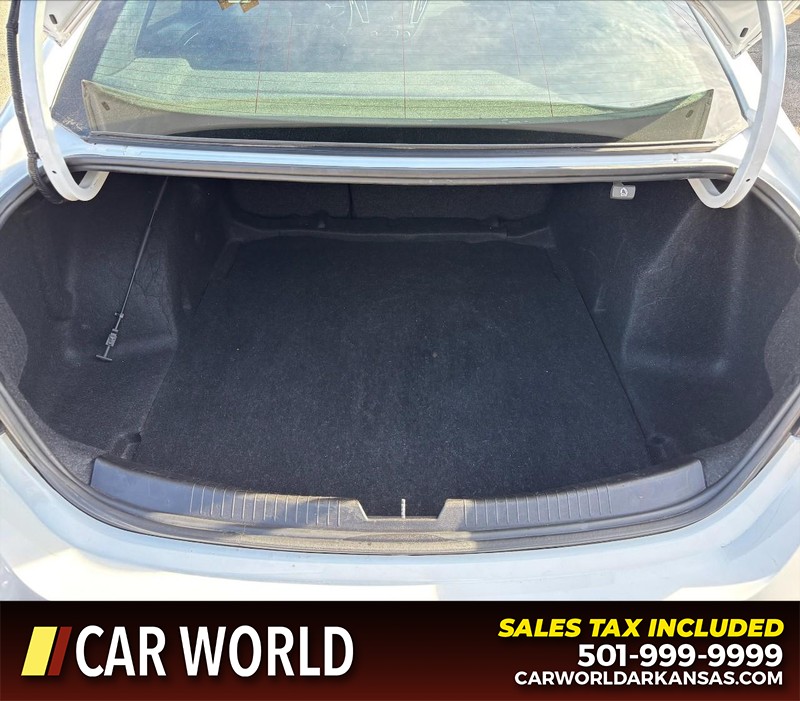 Chevrolet Malibu Vehicle Full-screen Gallery Image 6