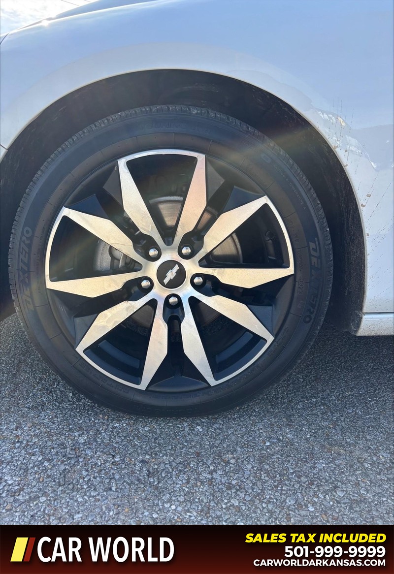 Chevrolet Malibu Vehicle Full-screen Gallery Image 11