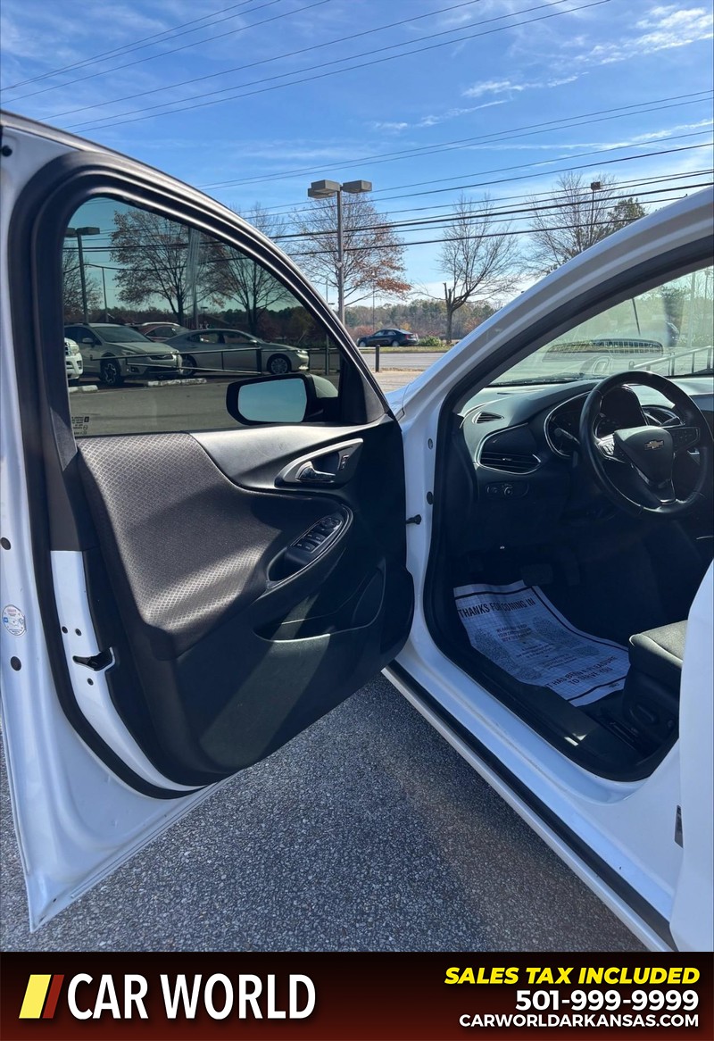 Chevrolet Malibu Vehicle Full-screen Gallery Image 12