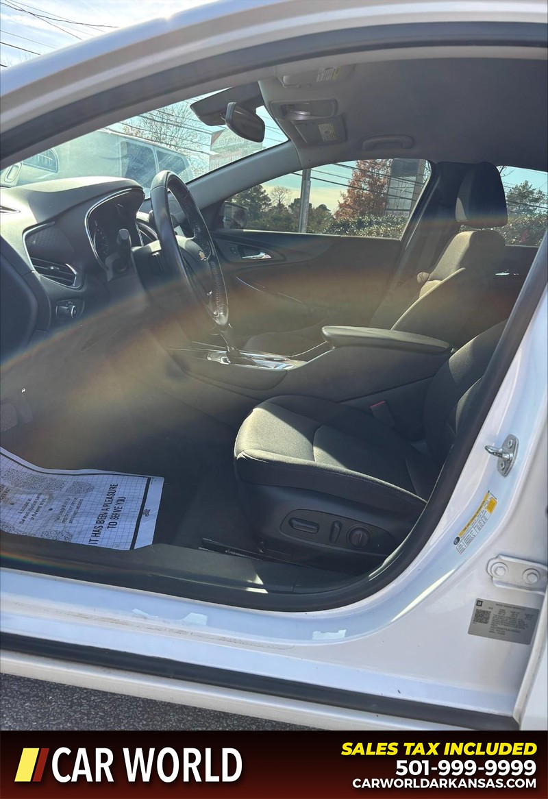 Chevrolet Malibu Vehicle Full-screen Gallery Image 13