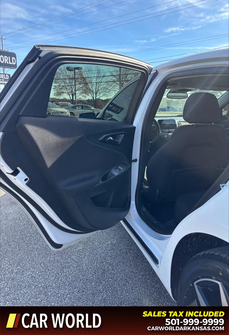 Chevrolet Malibu Vehicle Full-screen Gallery Image 14