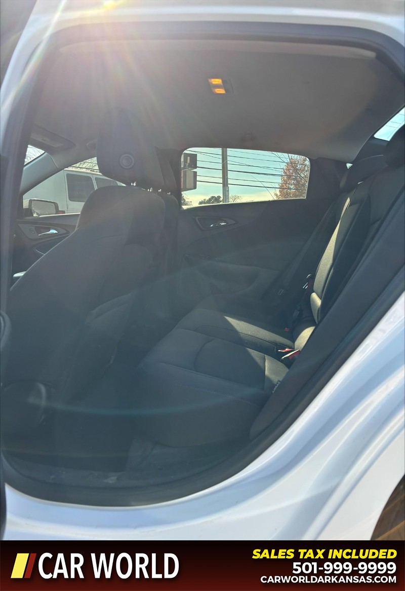 Chevrolet Malibu Vehicle Full-screen Gallery Image 15