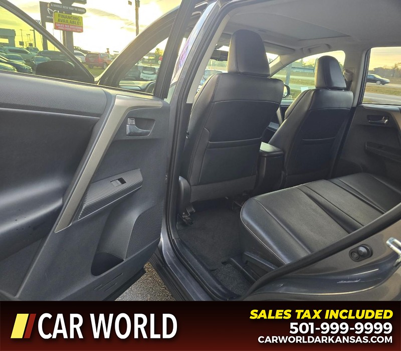 Toyota RAV4 Vehicle Full-screen Gallery Image 9