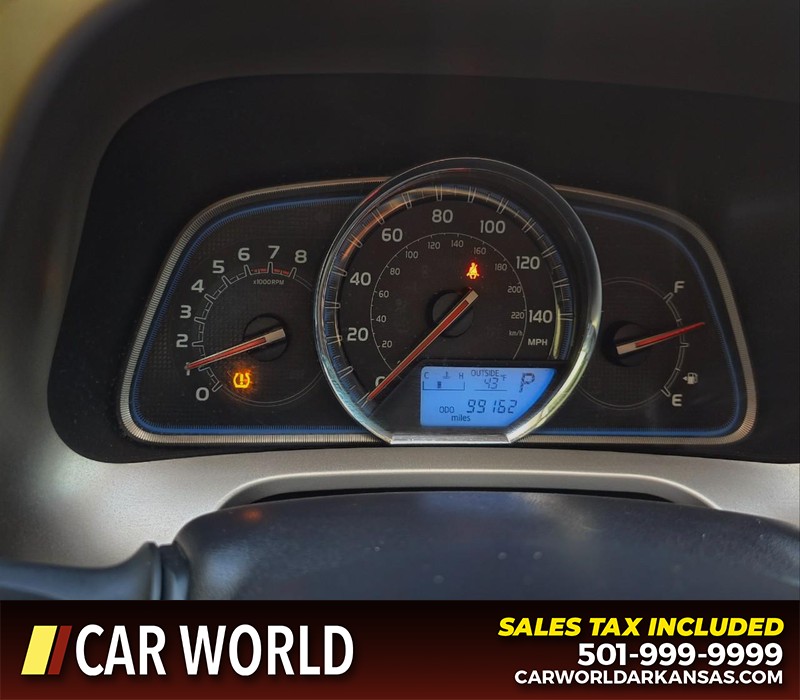 Toyota RAV4 Vehicle Full-screen Gallery Image 17