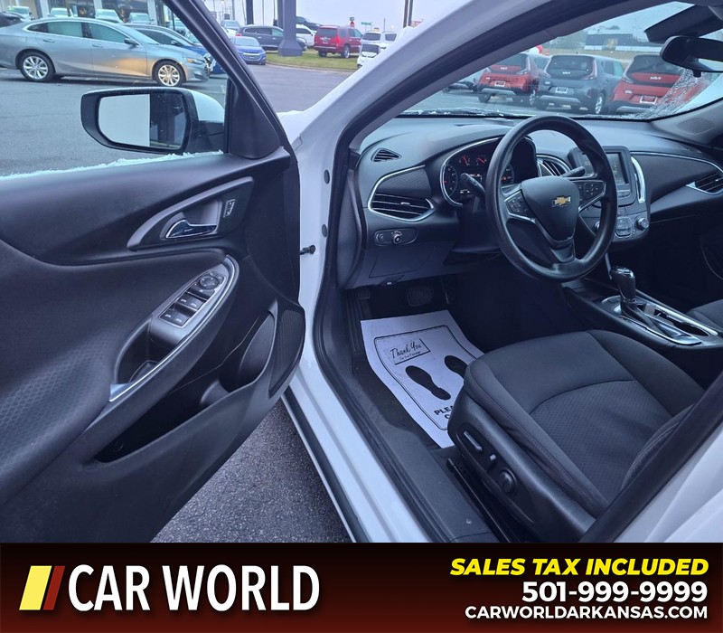 Chevrolet Malibu Vehicle Full-screen Gallery Image 7