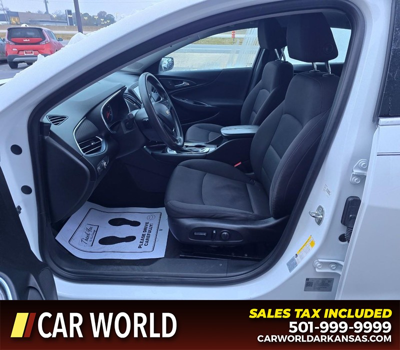 Chevrolet Malibu Vehicle Full-screen Gallery Image 8