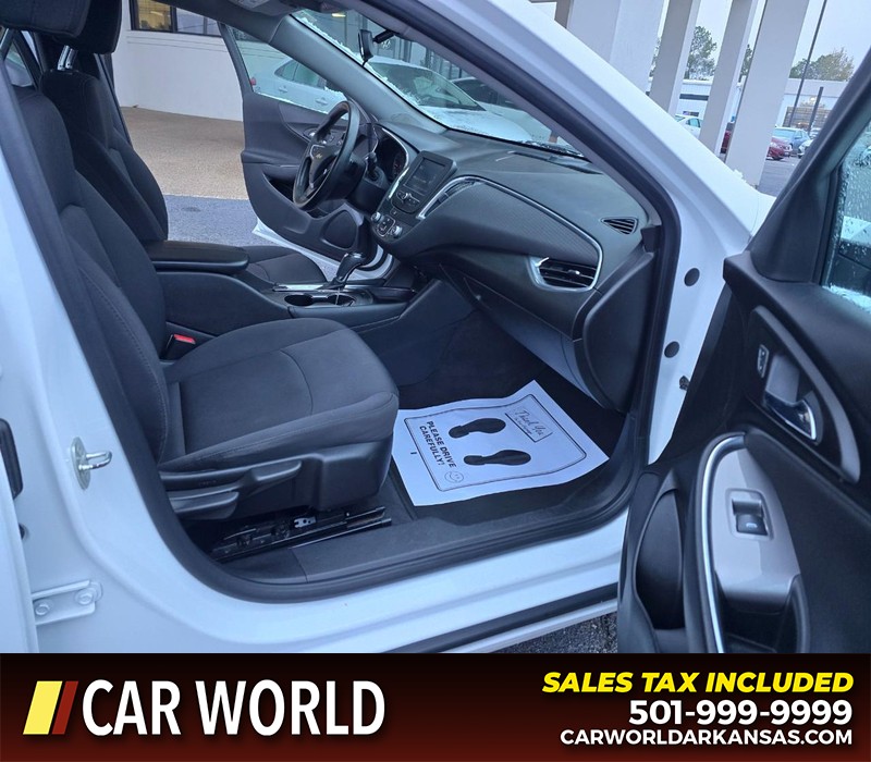 Chevrolet Malibu Vehicle Full-screen Gallery Image 11