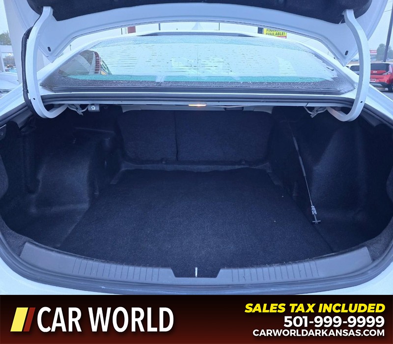 Chevrolet Malibu Vehicle Full-screen Gallery Image 13